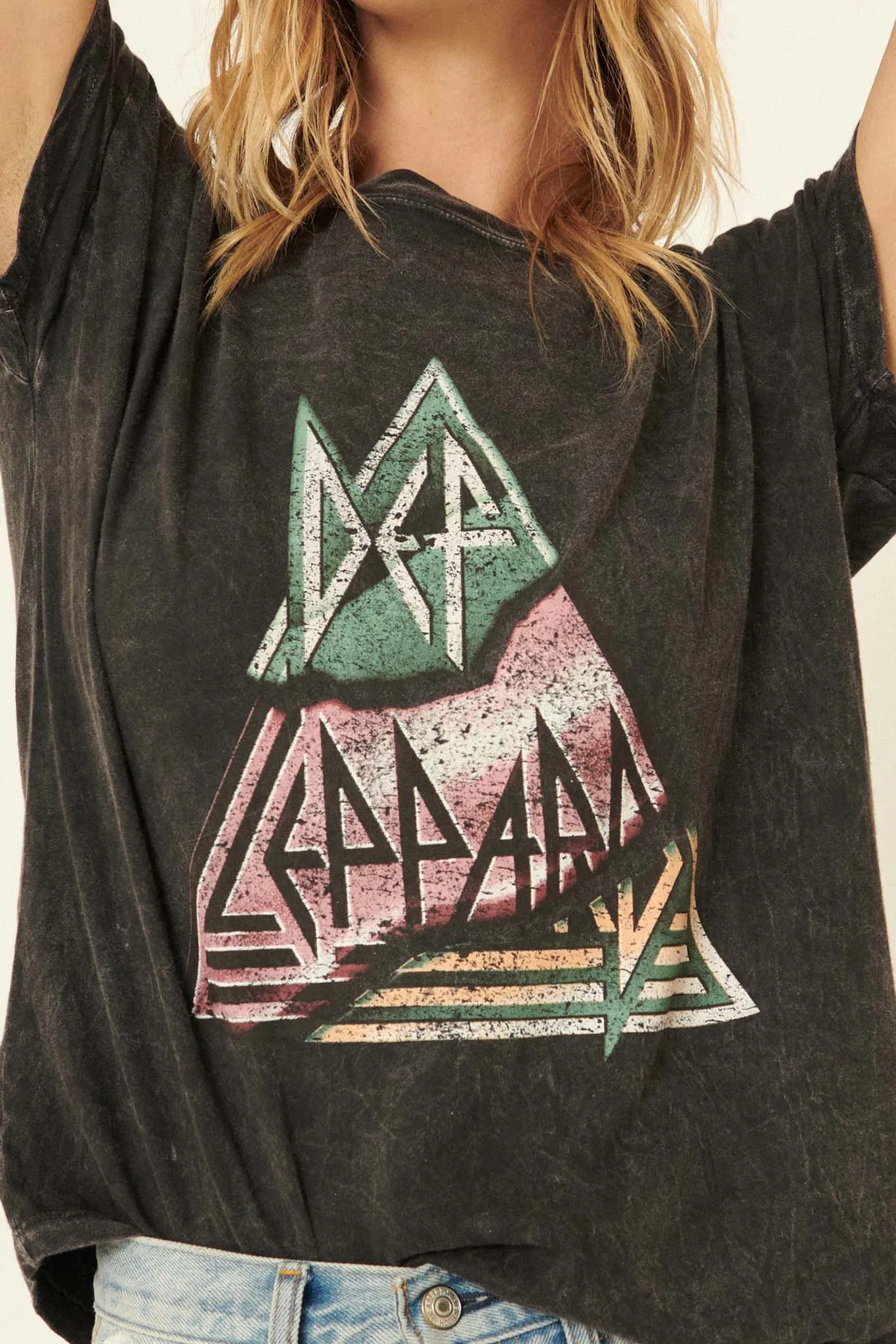 Def Leppard Pyramid Logo Vintage-Wash Graphic Tee