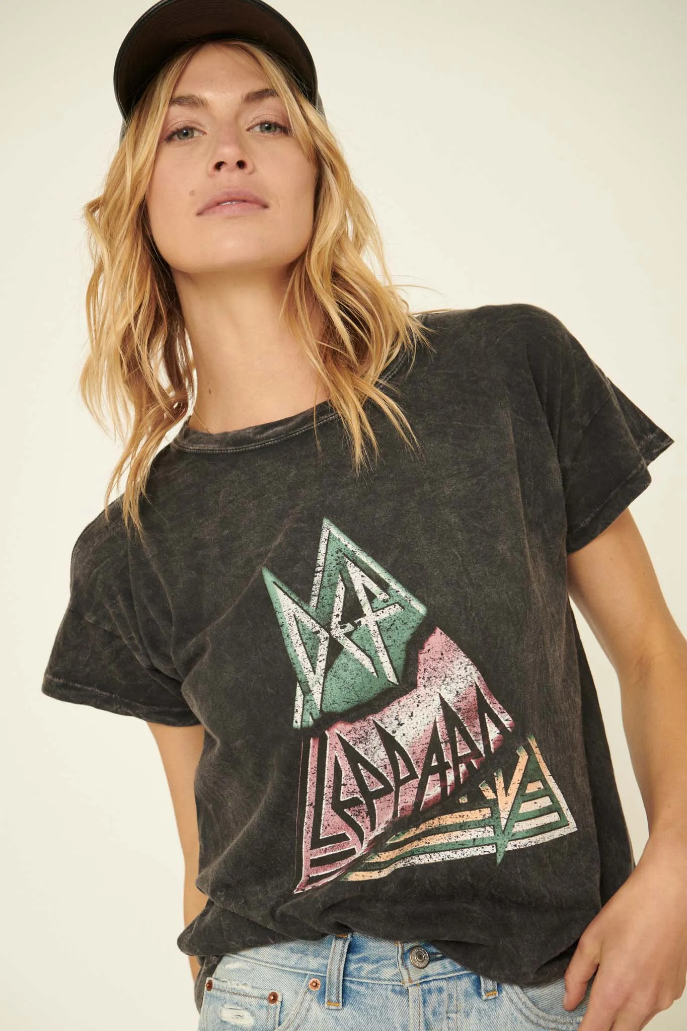 Def Leppard Pyramid Logo Vintage-Wash Graphic Tee