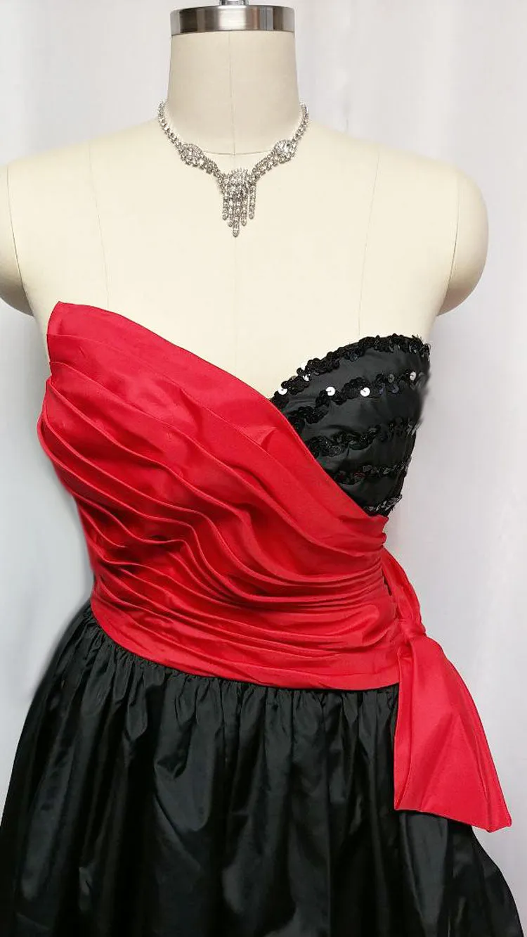 *GLAMOROUS VINTAGE '50s / '60s MOVIE STAR LOOK RED & BLACK PLEATED STRAPLESS EVENING GOWN WITH HUGE BOW