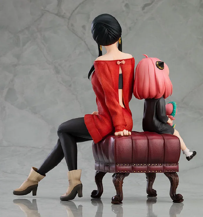 Spy x Family Anya and Yor PVC Figure – 15 cm Sofa Sitting Pose, Adorable Mother-Daughter Moment